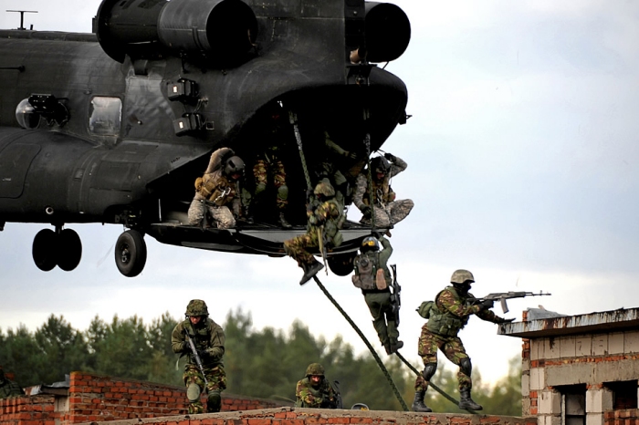 19 September 2010: Ukranian Special Forces exit a U.S. Army MH-47G Chinook helicopter during a rehearsal for the opening exercise of Jackal Stone 10 in Poland. Jackal Stone 10, hosted by Poland and Lithuania, was an annual international special operations forces exercise held in Europe and coordinated by U.S. Special Operations Command Europe.