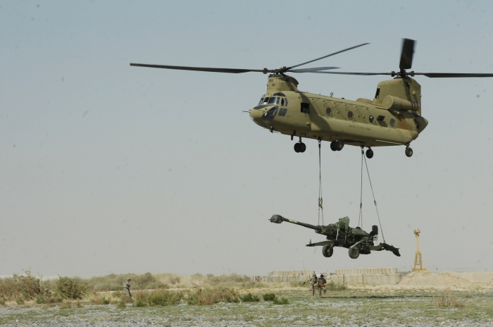 31 July 2009: CH-47F Chinook helicopter 07-08722 and crew prepare to sling load an M777 155mm Howitzer at an unknown location in Afghanistan.