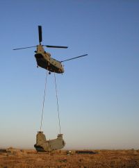 An RAF HC2 gets a lift from a sister ship in Iraq. Click-N-Go on the image to see a larger version.